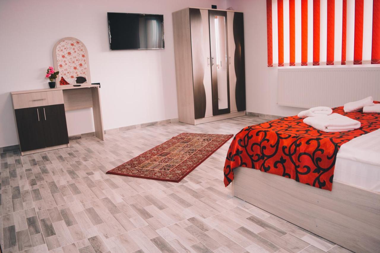 Bed and Breakfast Casa Erk Кэлимэнешти Экстерьер фото