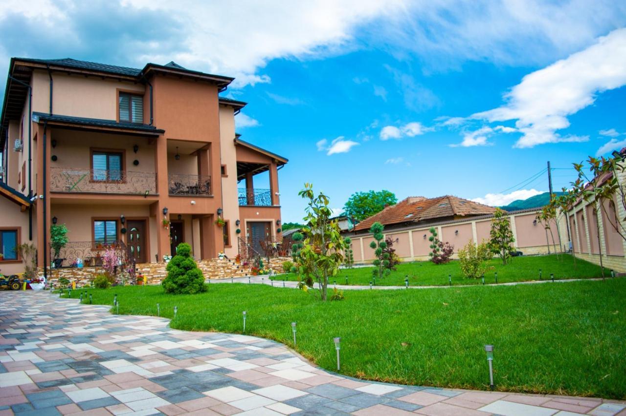 Bed and Breakfast Casa Erk Кэлимэнешти Экстерьер фото