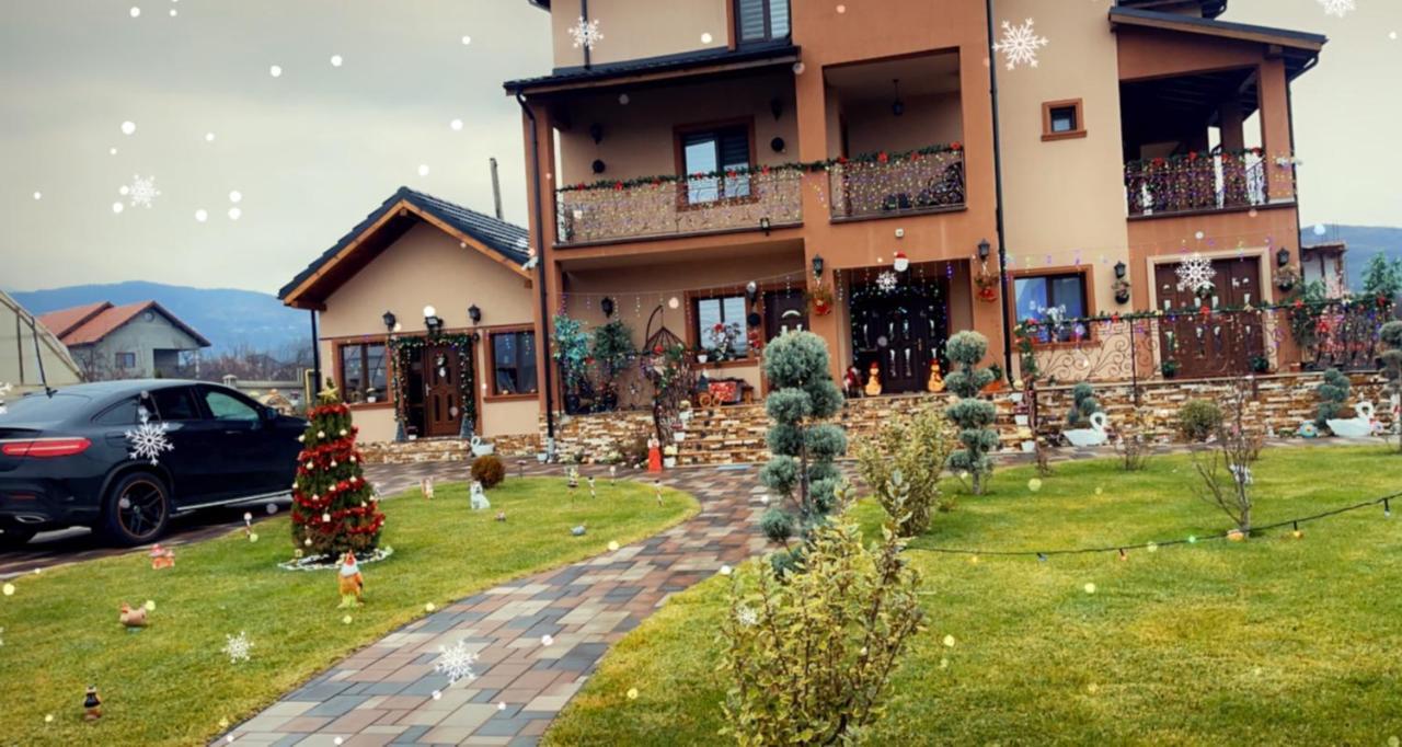 Bed and Breakfast Casa Erk Кэлимэнешти Экстерьер фото
