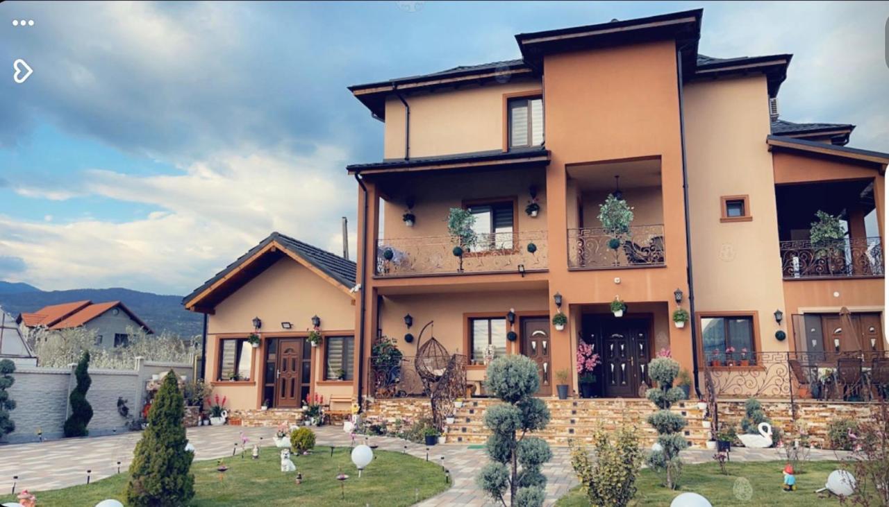 Bed and Breakfast Casa Erk Кэлимэнешти Экстерьер фото