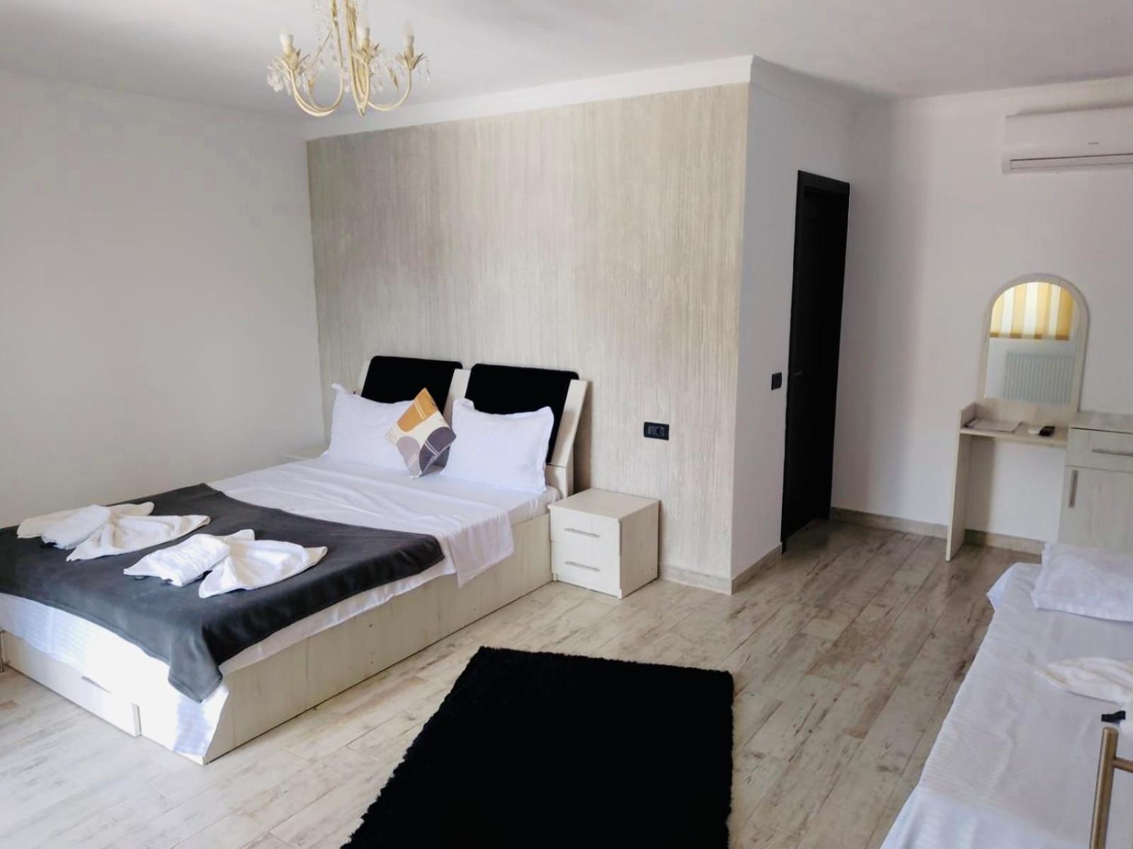 Bed and Breakfast Casa Erk Кэлимэнешти Экстерьер фото