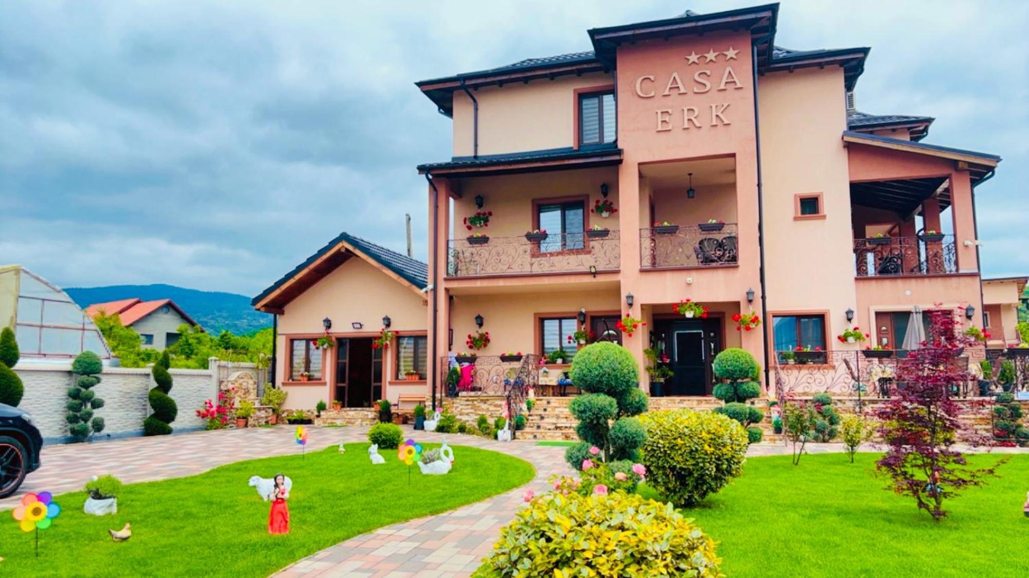 Bed and Breakfast Casa Erk Кэлимэнешти Экстерьер фото